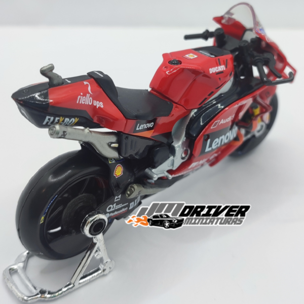 Ducati Desmosedici - Lenovo Team – MotoGP nº63 – Miniatura Moto GP 1/18 Maisto - Image 5